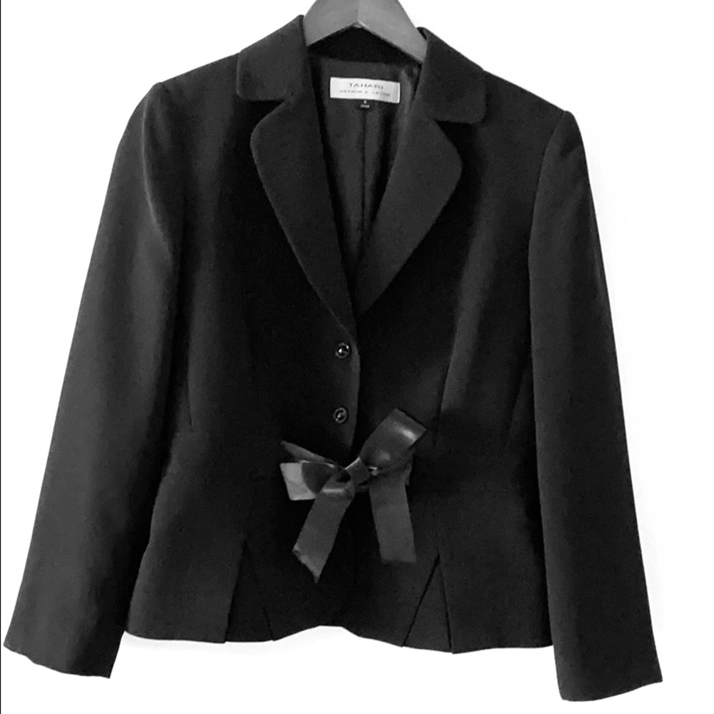 ❌SOLD❌Tahari Suit 🎀Satin Bow